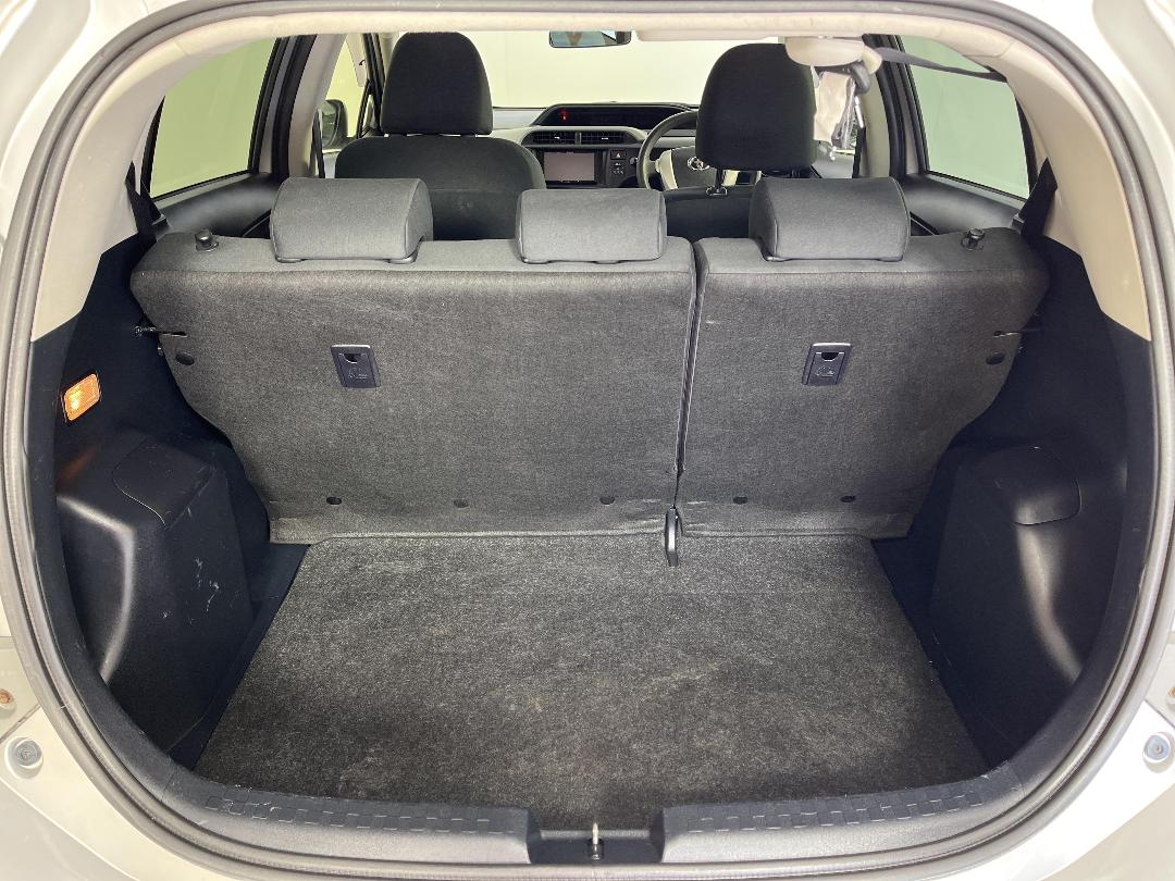 Photo '14' of Toyota Aqua Photo '14' of Toyota Aqua