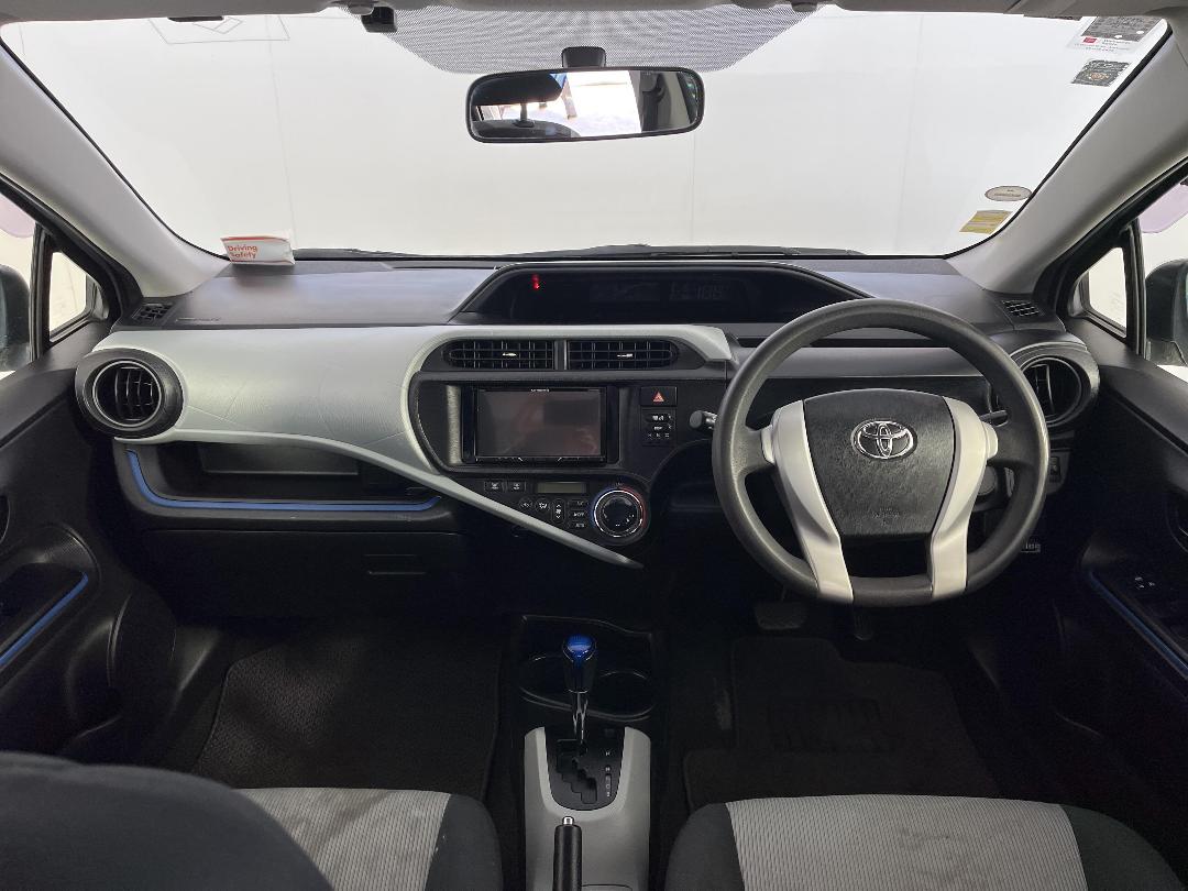 Photo '17' of Toyota Aqua Photo '17' of Toyota Aqua