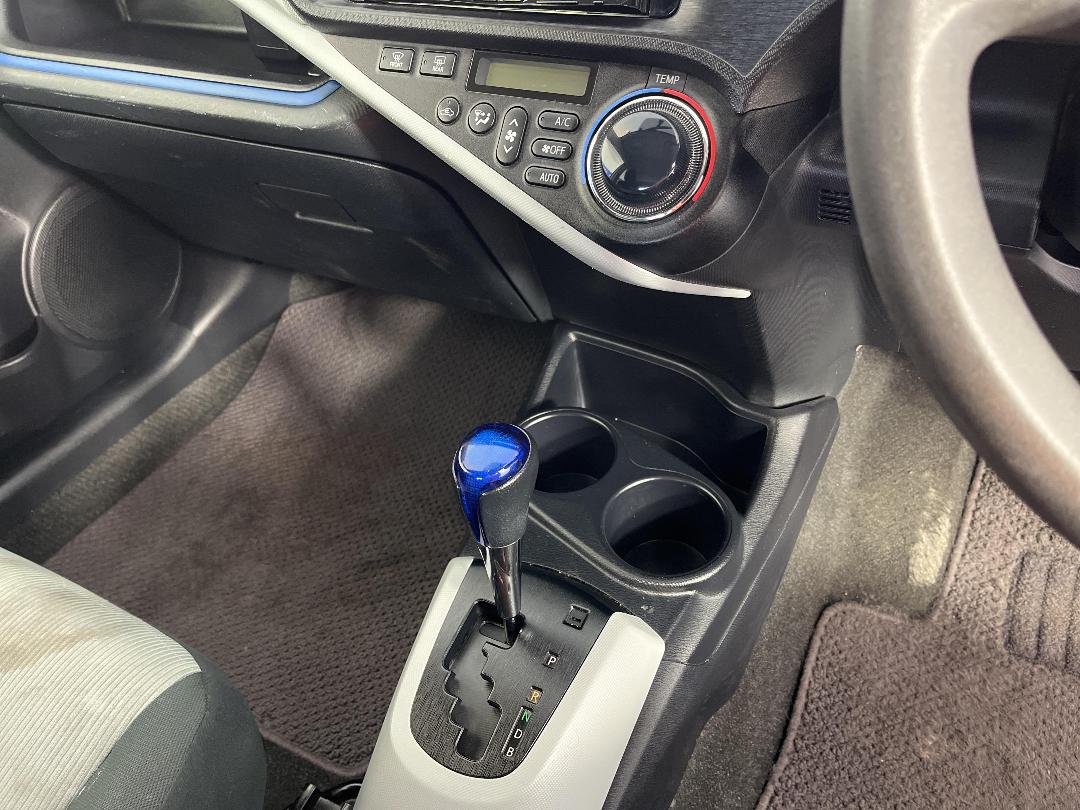 Photo '18' of Toyota Aqua Photo '18' of Toyota Aqua