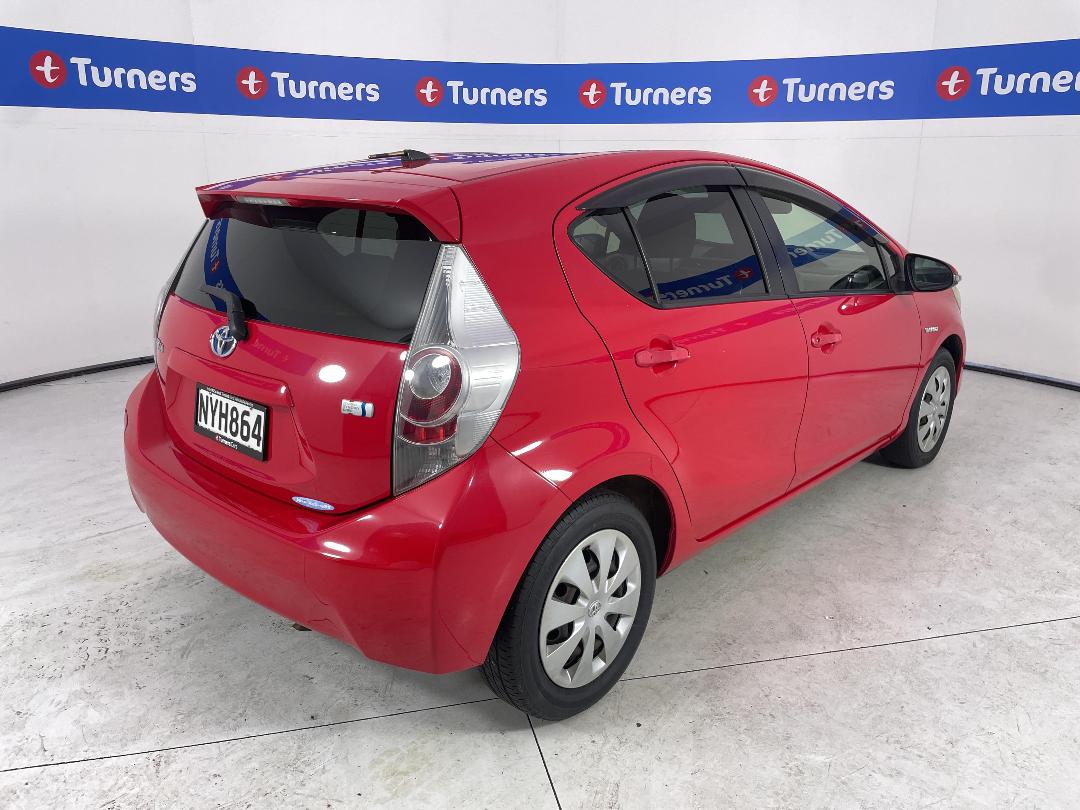 Photo '7' of Toyota Aqua