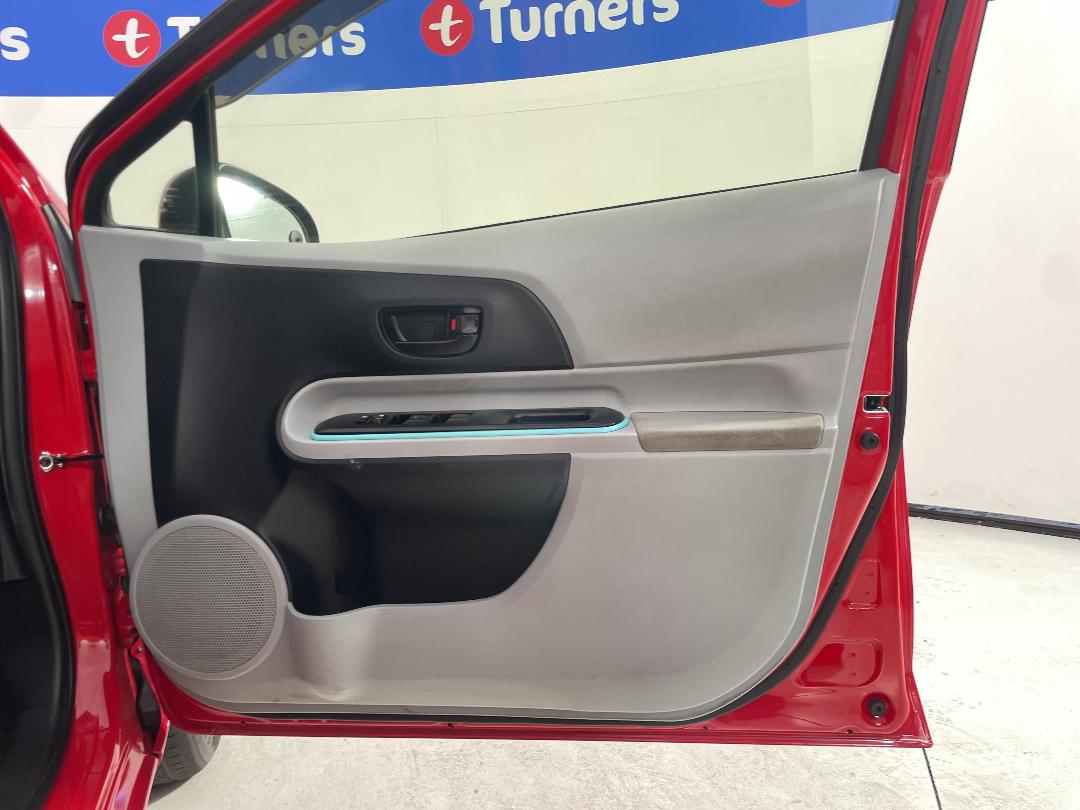 Photo '15' of Toyota Aqua