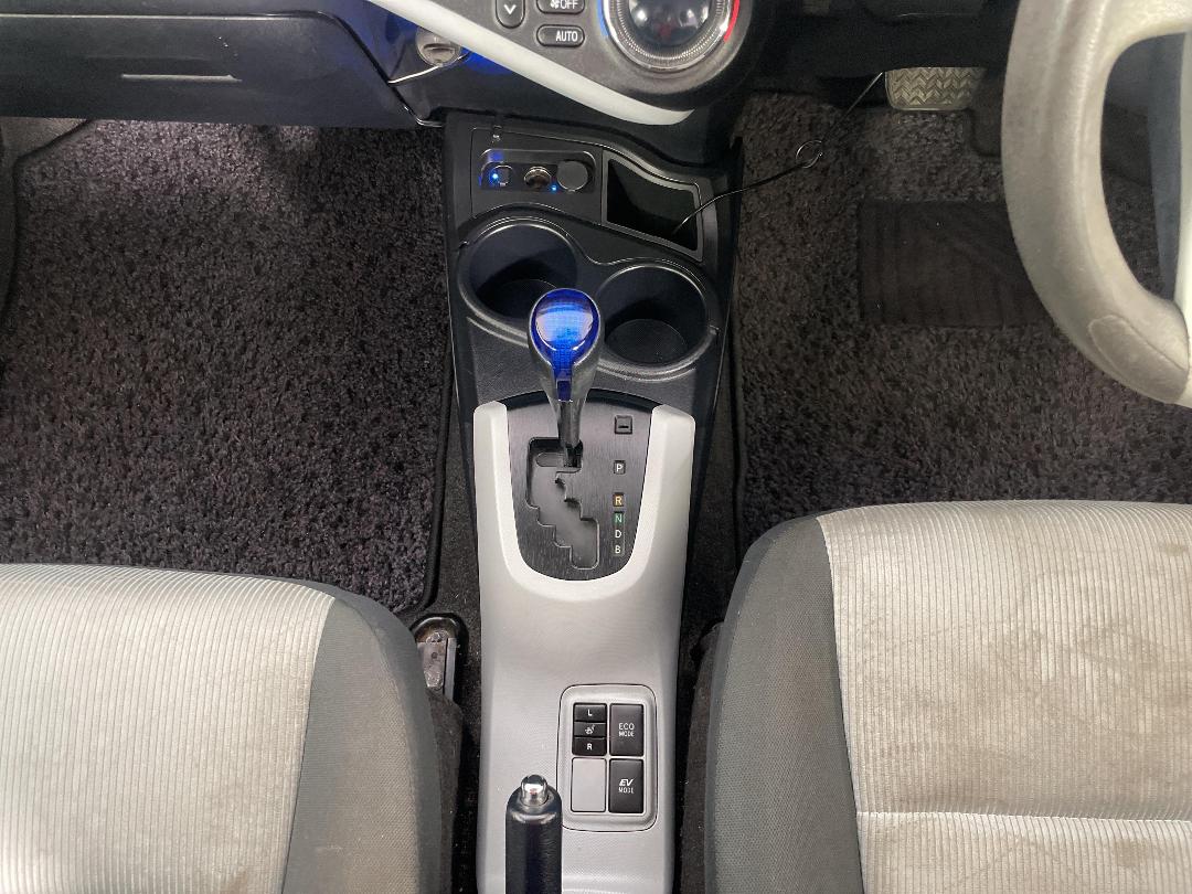 Photo '18' of Toyota Aqua