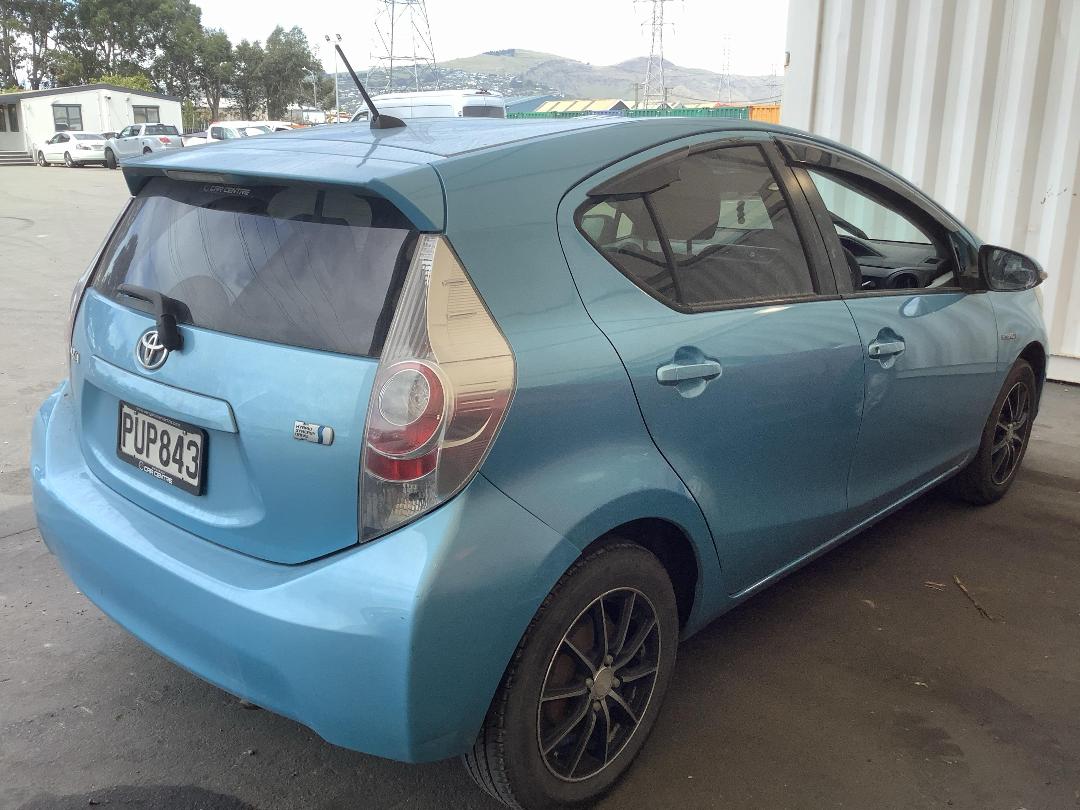 Photo '3' of Toyota Aqua Photo '3' of Toyota Aqua