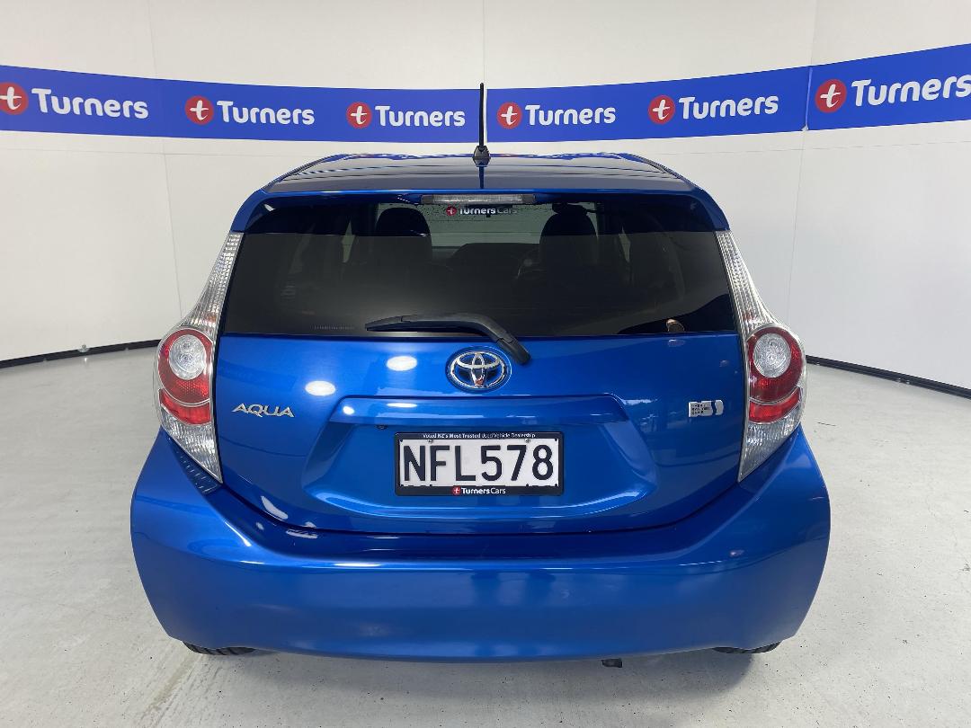 Photo '6' of Toyota Aqua Photo '6' of Toyota Aqua