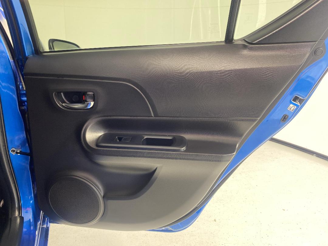 Photo '19' of Toyota Aqua Photo '19' of Toyota Aqua