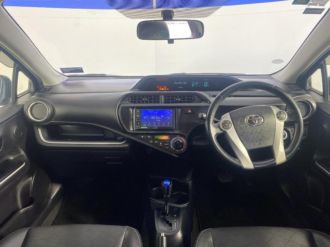 Photo '17' of Toyota Aqua Photo '17' of Toyota Aqua