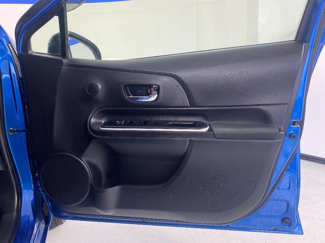 Photo '15' of Toyota Aqua Photo '15' of Toyota Aqua