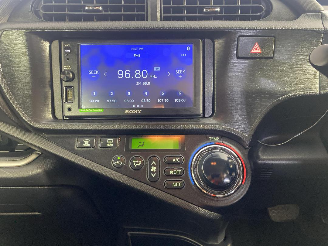 Photo '18' of Toyota Aqua Photo '18' of Toyota Aqua