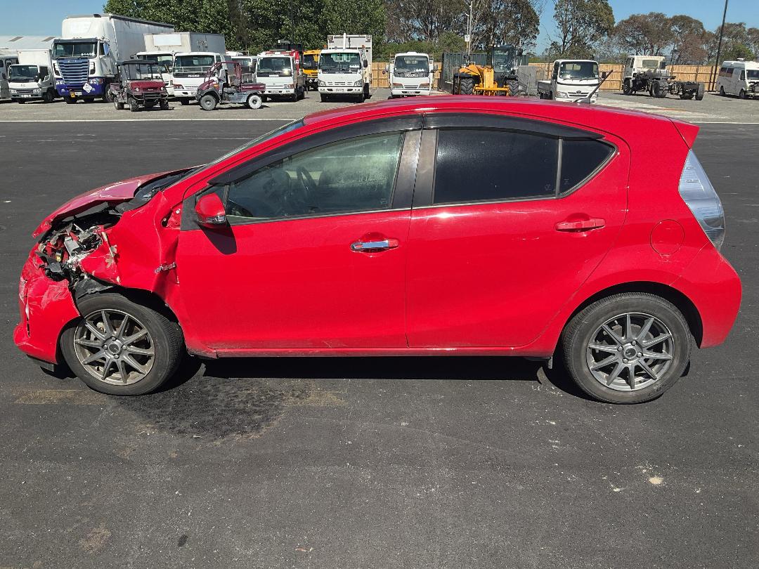 Photo '6' of Toyota Aqua Hybrid Photo '6' of Toyota Aqua Hybrid