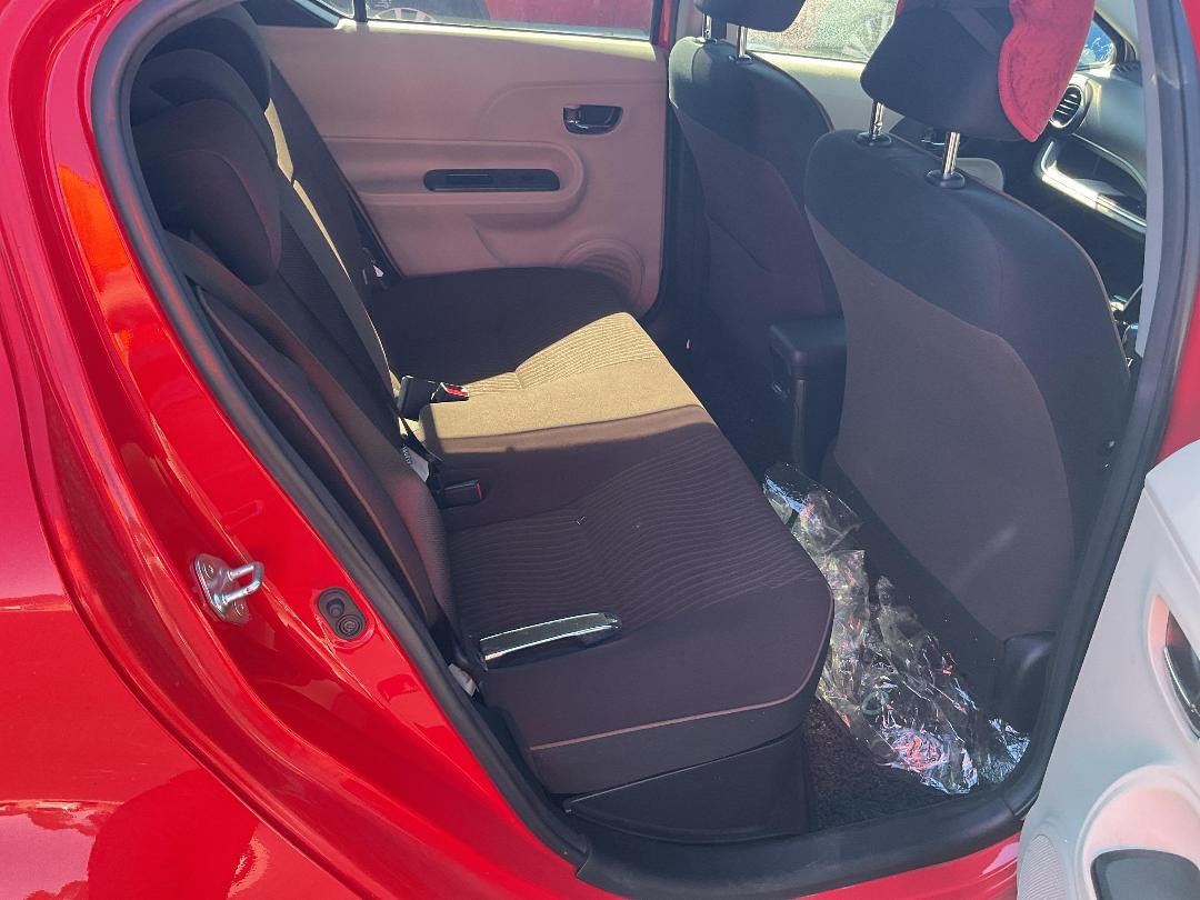 Photo '10' of Toyota Aqua Hybrid Photo '10' of Toyota Aqua Hybrid