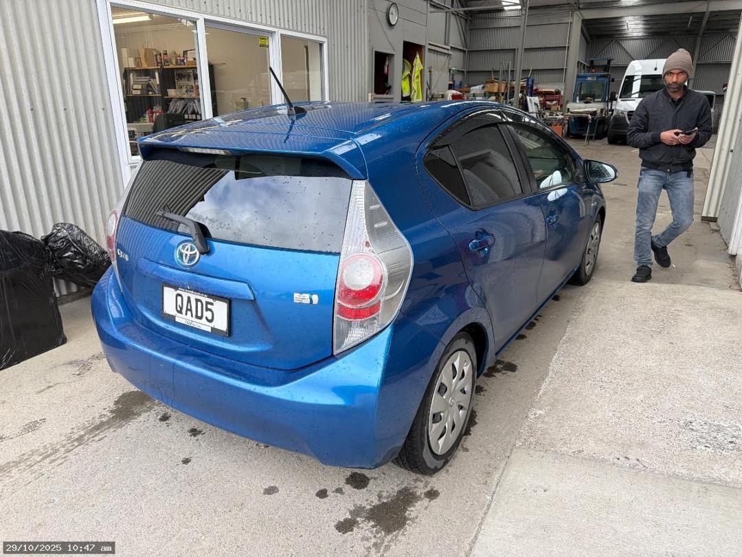 Photo '2' of Toyota Aqua Photo '2' of Toyota Aqua