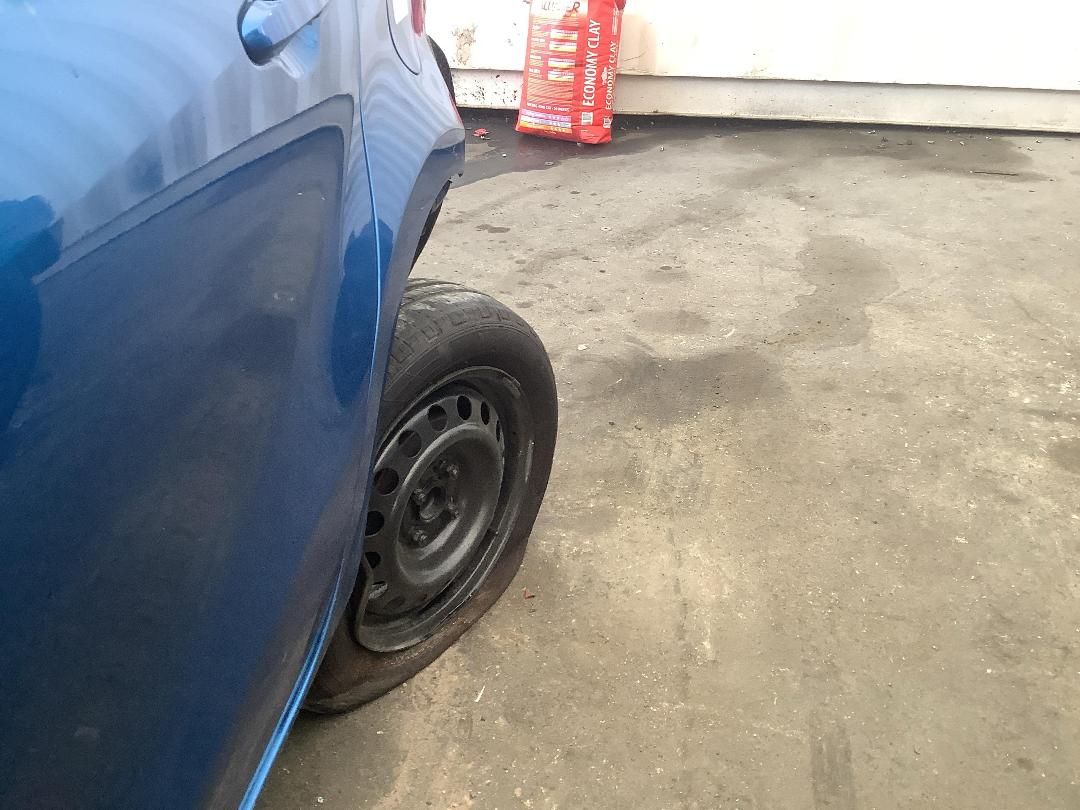 Photo '3' of Toyota Aqua Photo '3' of Toyota Aqua