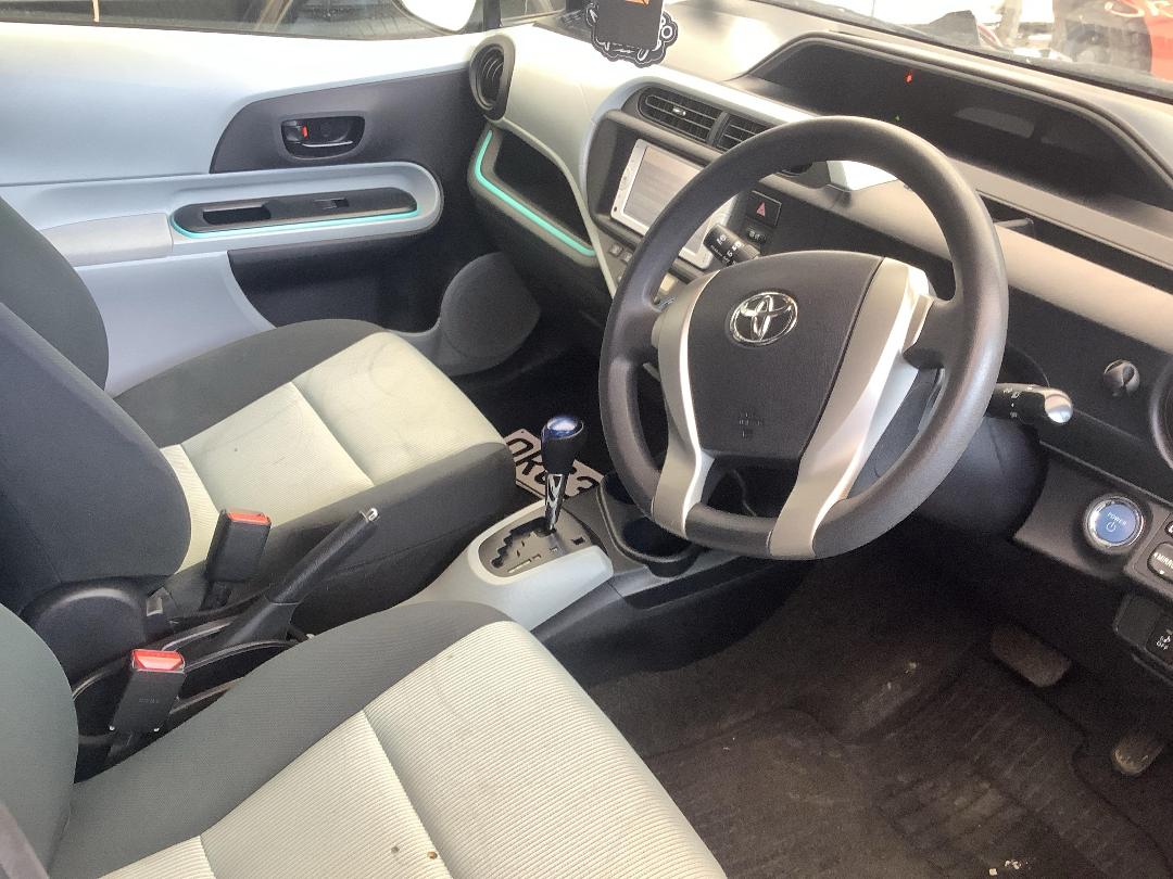 Photo '13' of Toyota Aqua Photo '13' of Toyota Aqua