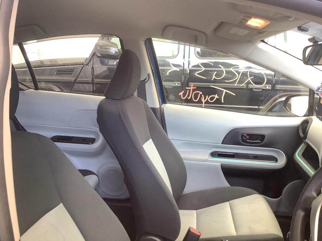 Photo '14' of Toyota Aqua Photo '14' of Toyota Aqua