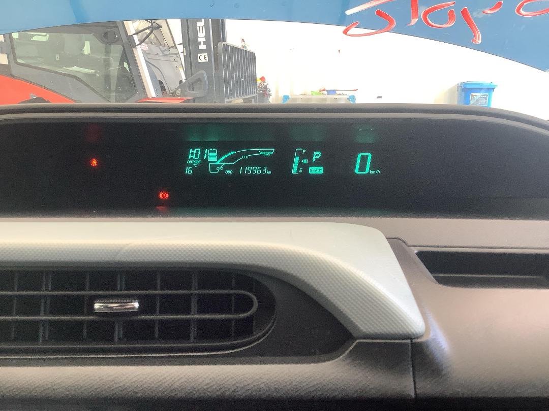 Photo '15' of Toyota Aqua Photo '15' of Toyota Aqua