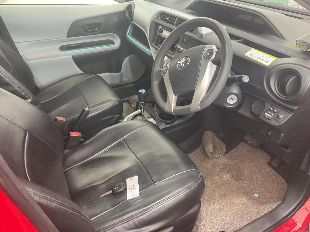 Photo '8' of Toyota Aqua Hybrid