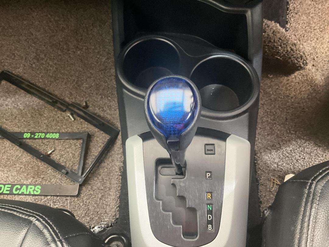 Photo '11' of Toyota Aqua Hybrid