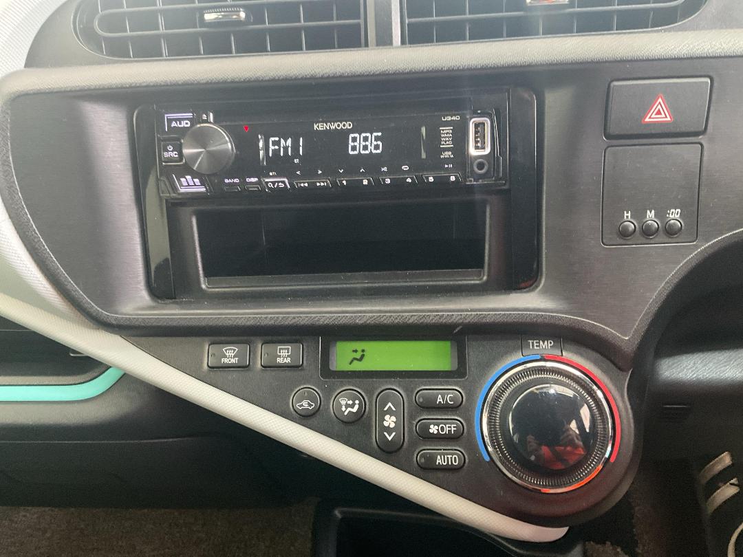 Photo '10' of Toyota Aqua Hybrid