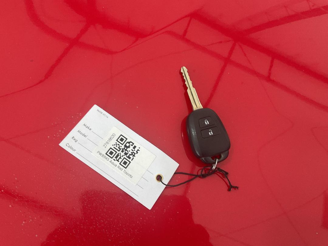 Photo '13' of Toyota Aqua Hybrid