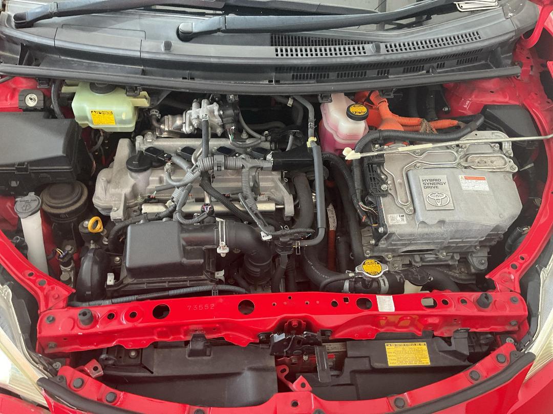 Photo '14' of Toyota Aqua Hybrid