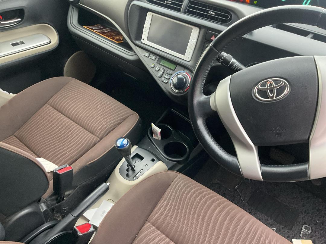 Photo '10' of Toyota Aqua Photo '10' of Toyota Aqua