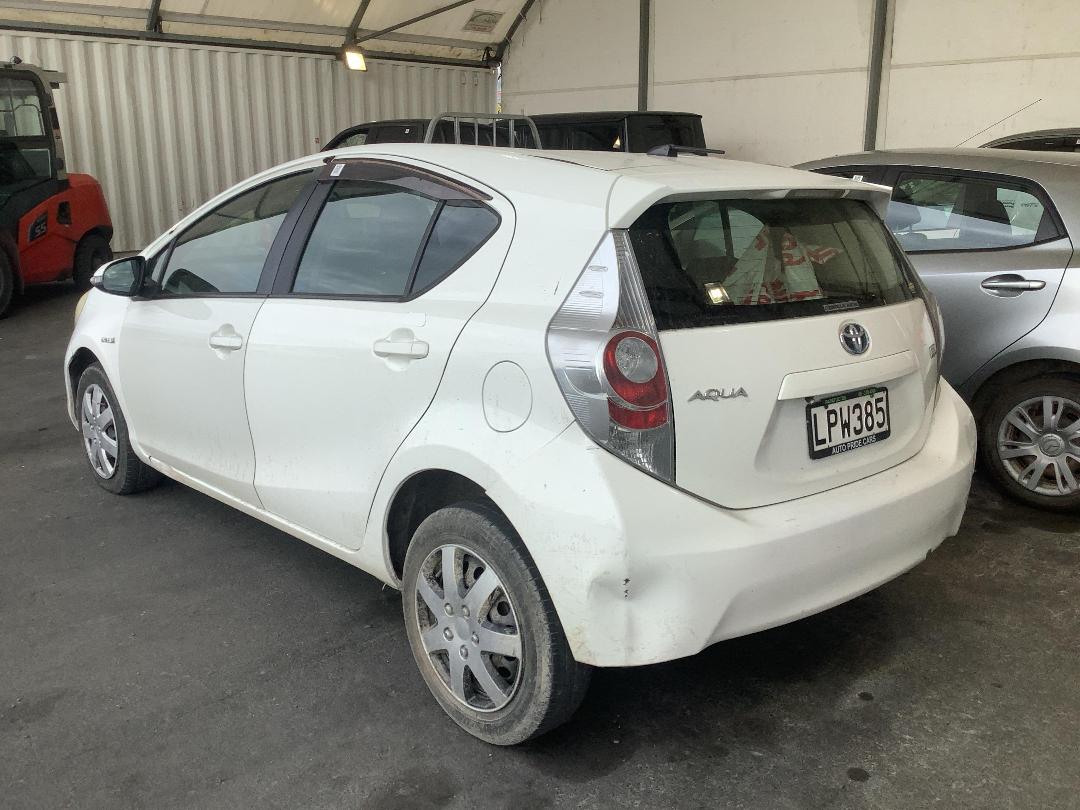 Photo '12' of Toyota Aqua