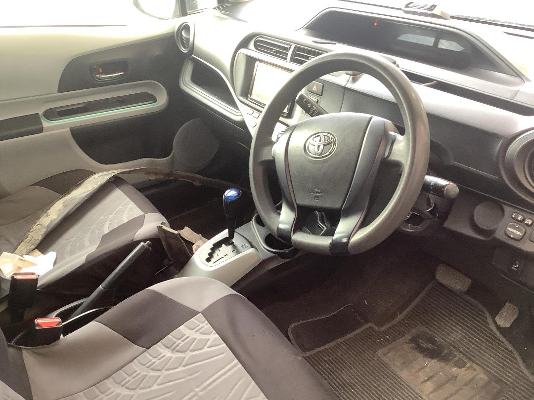 Photo '17' of Toyota Aqua