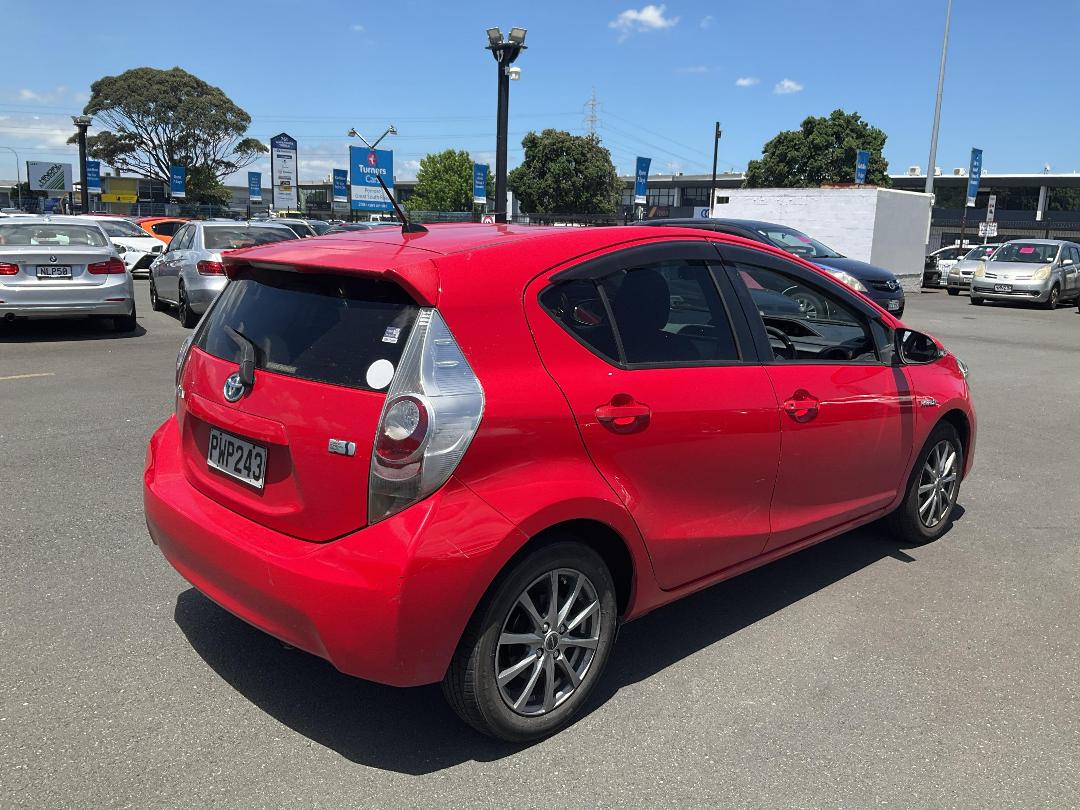 Photo '4' of Toyota Aqua Photo '4' of Toyota Aqua