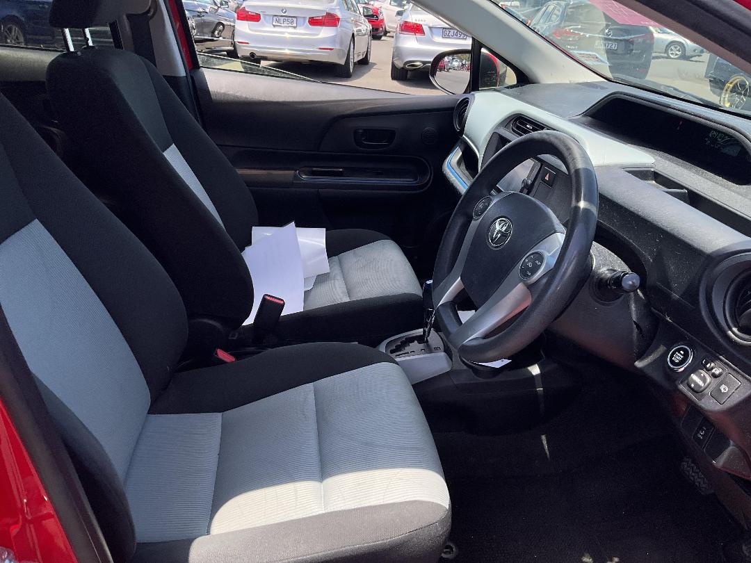 Photo '6' of Toyota Aqua Photo '6' of Toyota Aqua