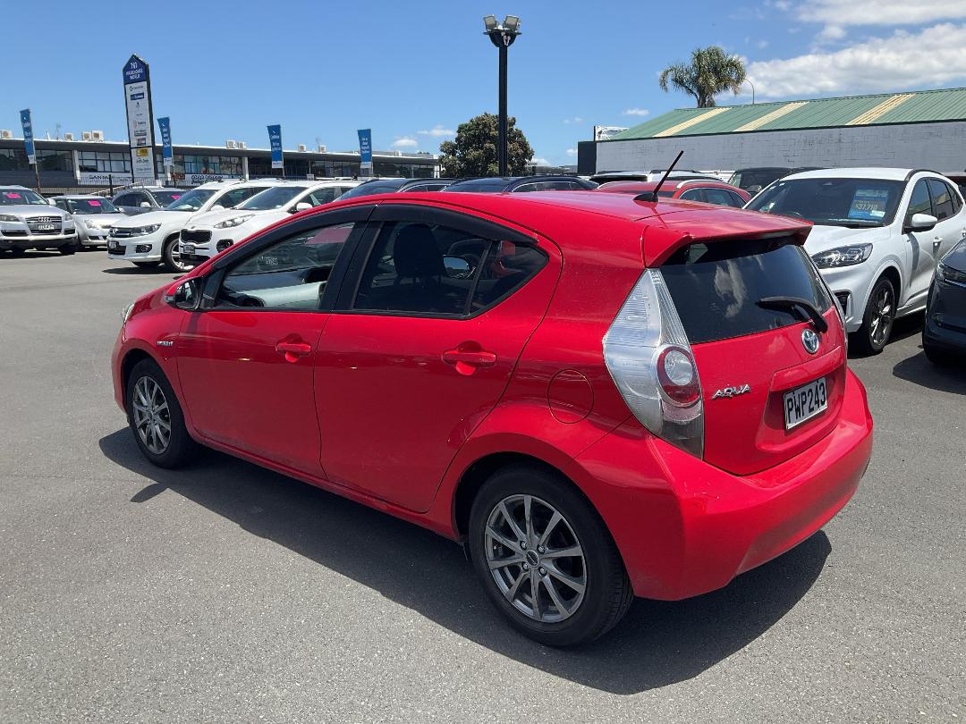 Photo '5' of Toyota Aqua Photo '5' of Toyota Aqua