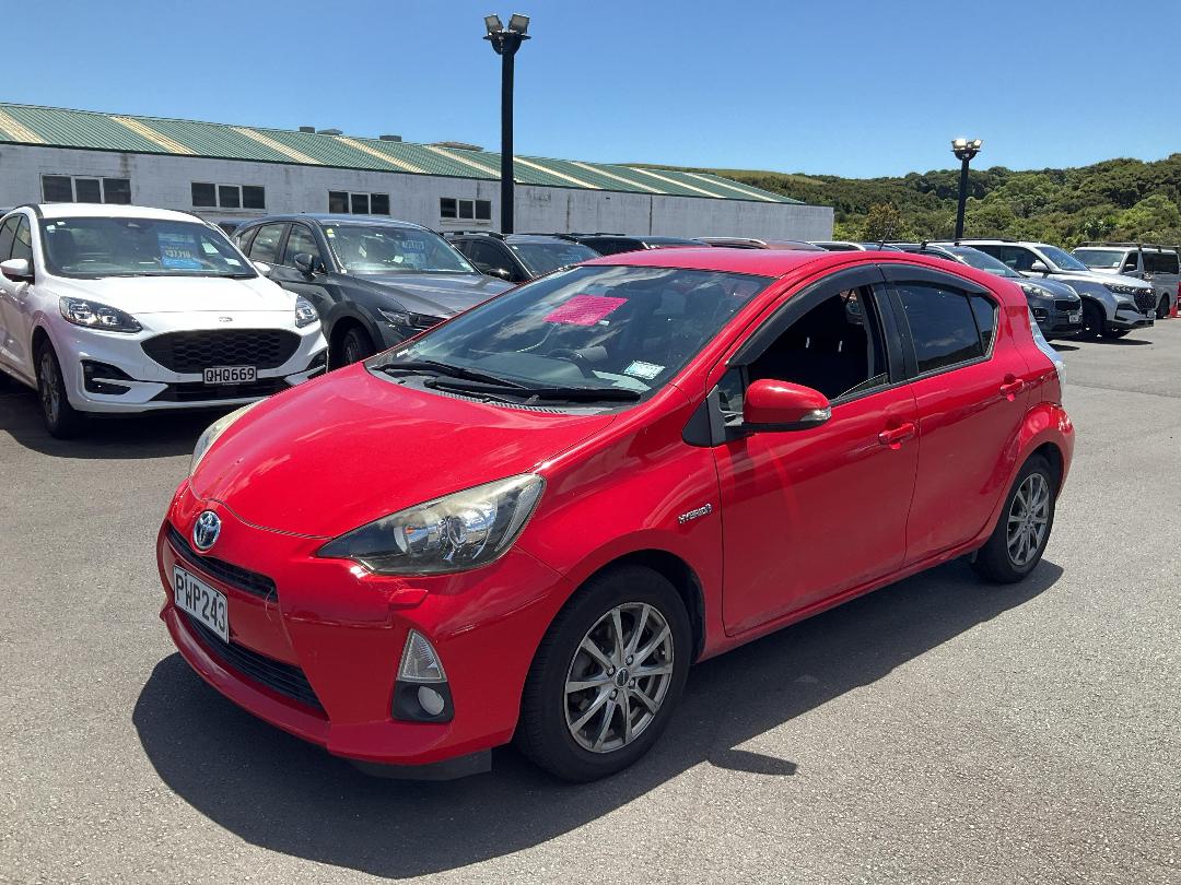 Photo '3' of Toyota Aqua Photo '3' of Toyota Aqua