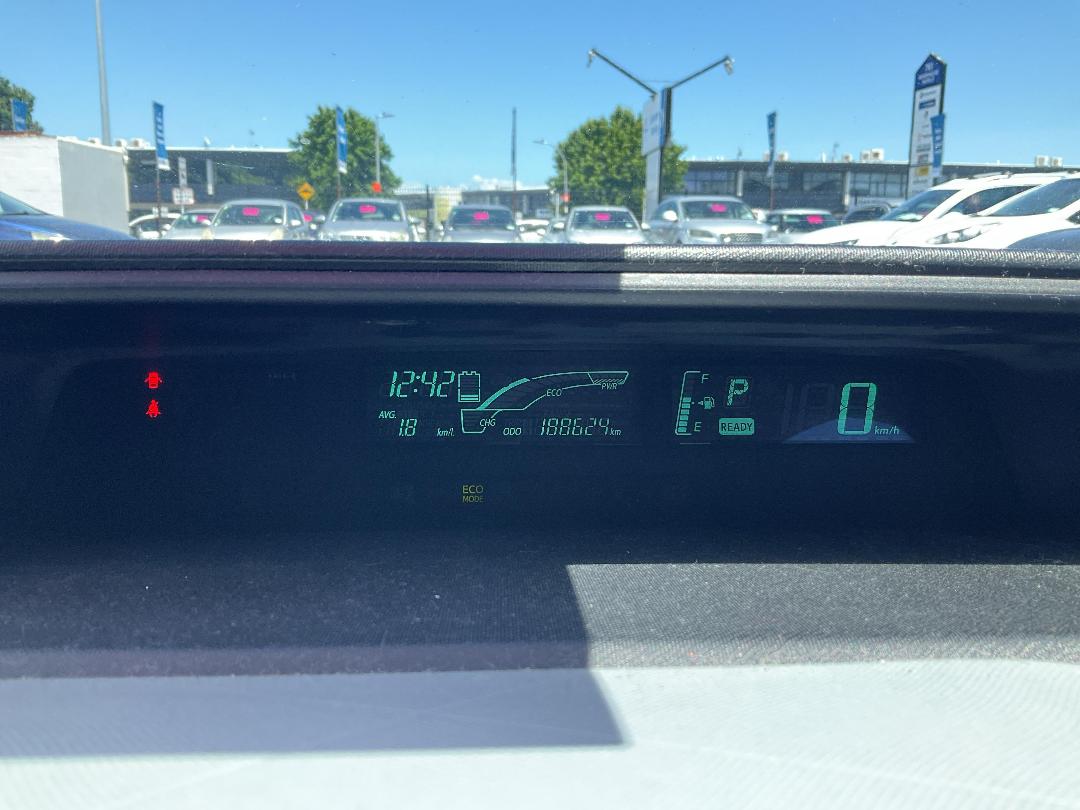 Photo '8' of Toyota Aqua Photo '8' of Toyota Aqua