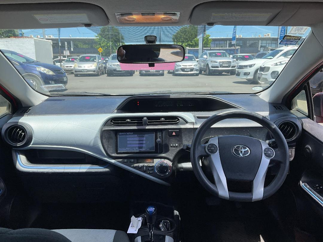 Photo '10' of Toyota Aqua Photo '10' of Toyota Aqua