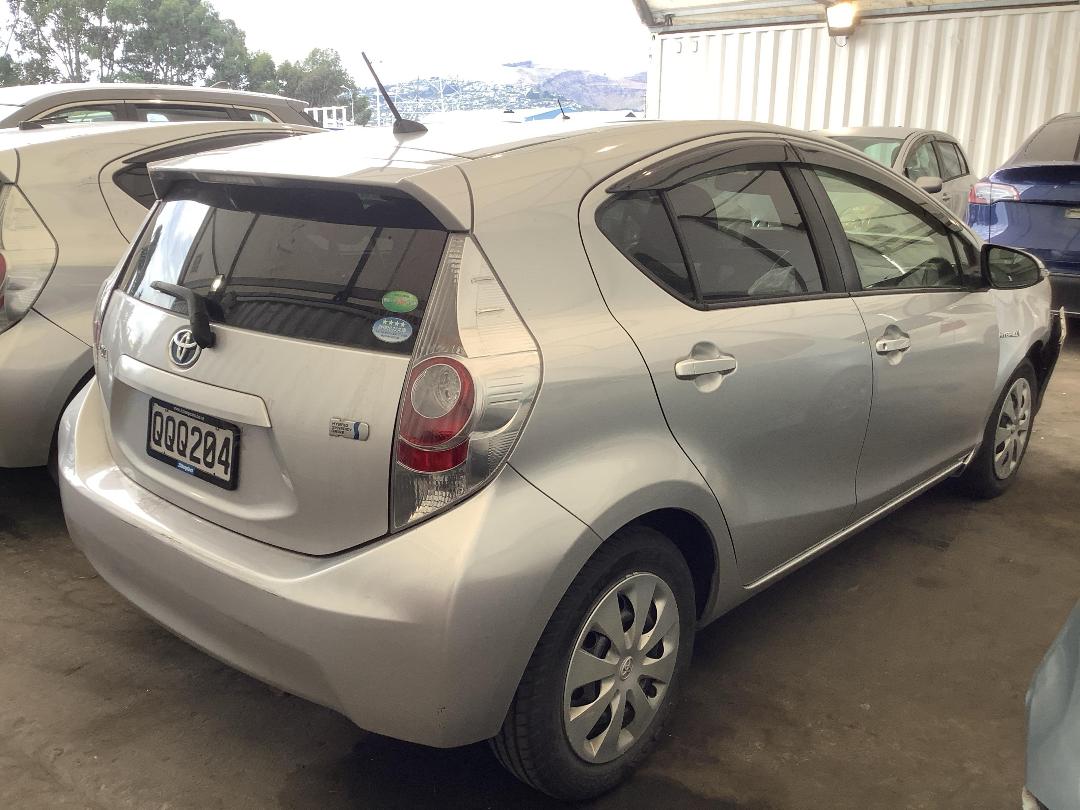 Photo '5' of Toyota Aqua Photo '5' of Toyota Aqua