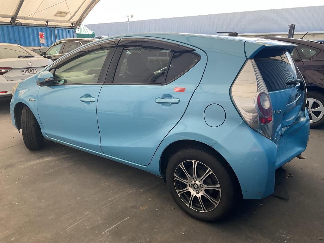 Photo '12' of Toyota Aqua Hybrid Photo '12' of Toyota Aqua Hybrid