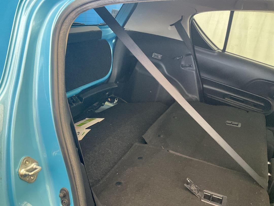 Photo '19' of Toyota Aqua Hybrid Photo '19' of Toyota Aqua Hybrid