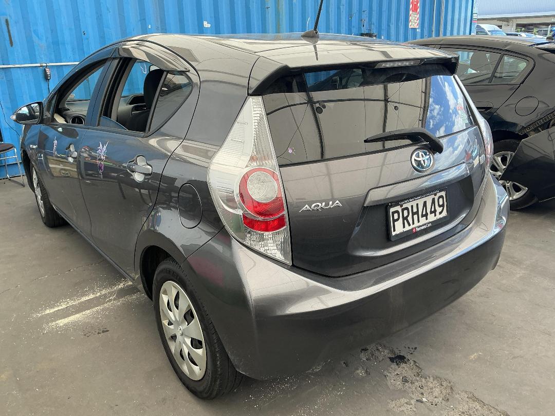 Photo '4' of Toyota Aqua Hybrid Photo '4' of Toyota Aqua Hybrid