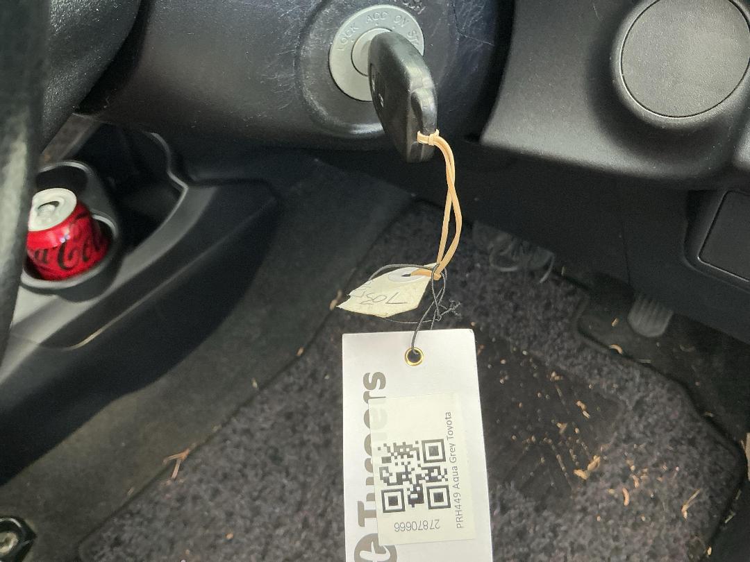 Photo '10' of Toyota Aqua Hybrid Photo '10' of Toyota Aqua Hybrid