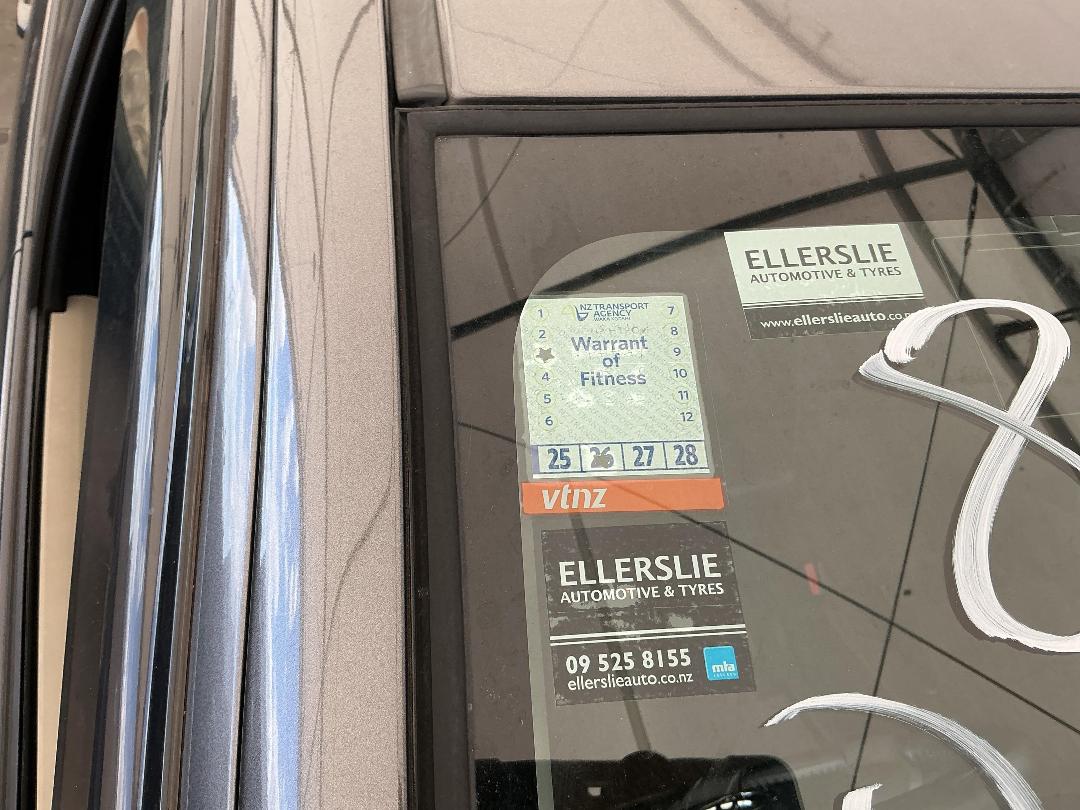 Photo '13' of Toyota Aqua Hybrid Photo '13' of Toyota Aqua Hybrid