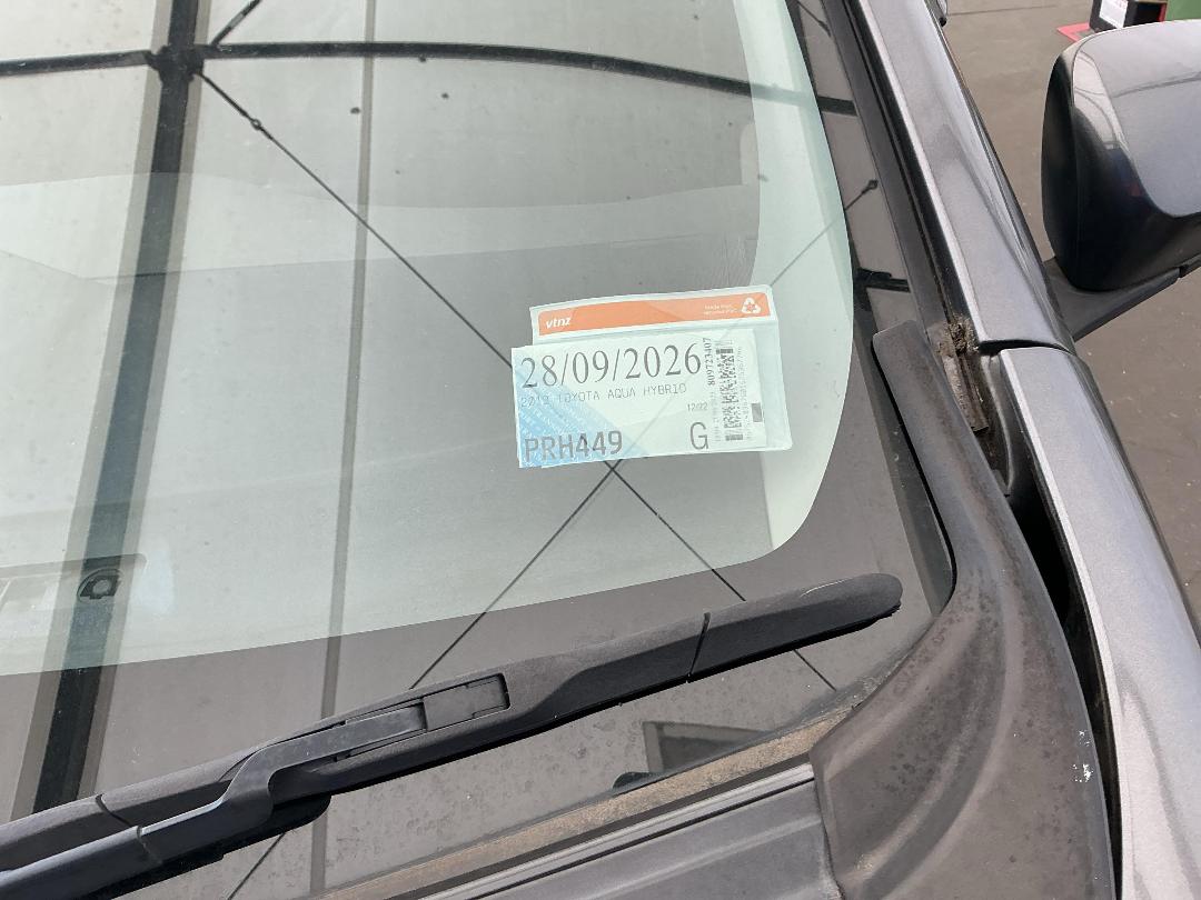 Photo '14' of Toyota Aqua Hybrid Photo '14' of Toyota Aqua Hybrid