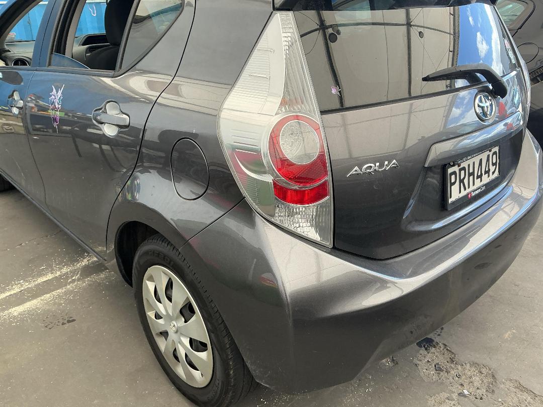 Photo '22' of Toyota Aqua Hybrid Photo '22' of Toyota Aqua Hybrid