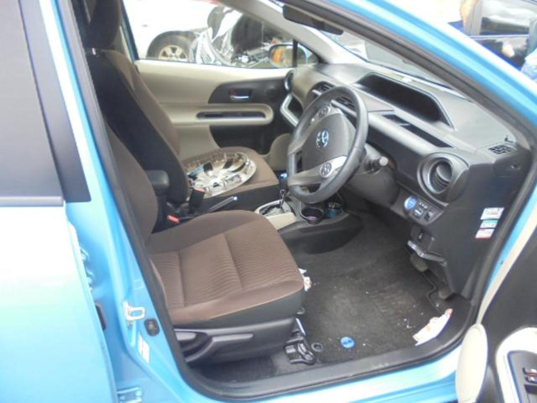 Photo '12' of Toyota Aqua Hybrid Photo '12' of Toyota Aqua Hybrid