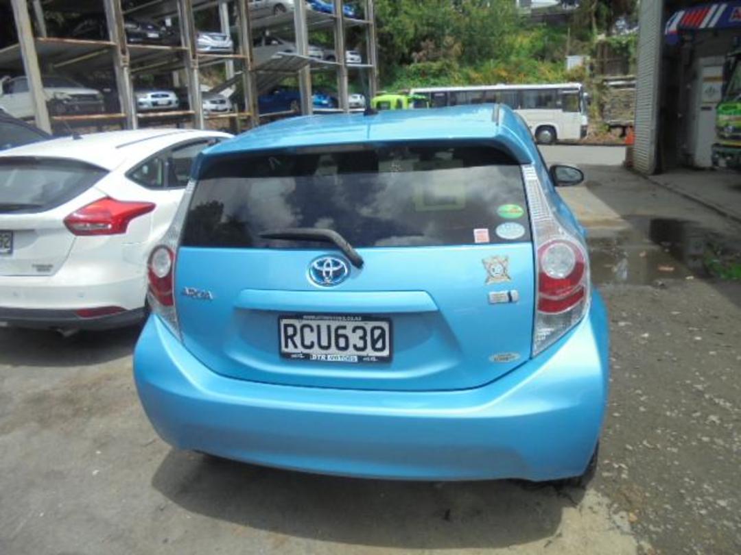 Photo '4' of Toyota Aqua Hybrid Photo '4' of Toyota Aqua Hybrid