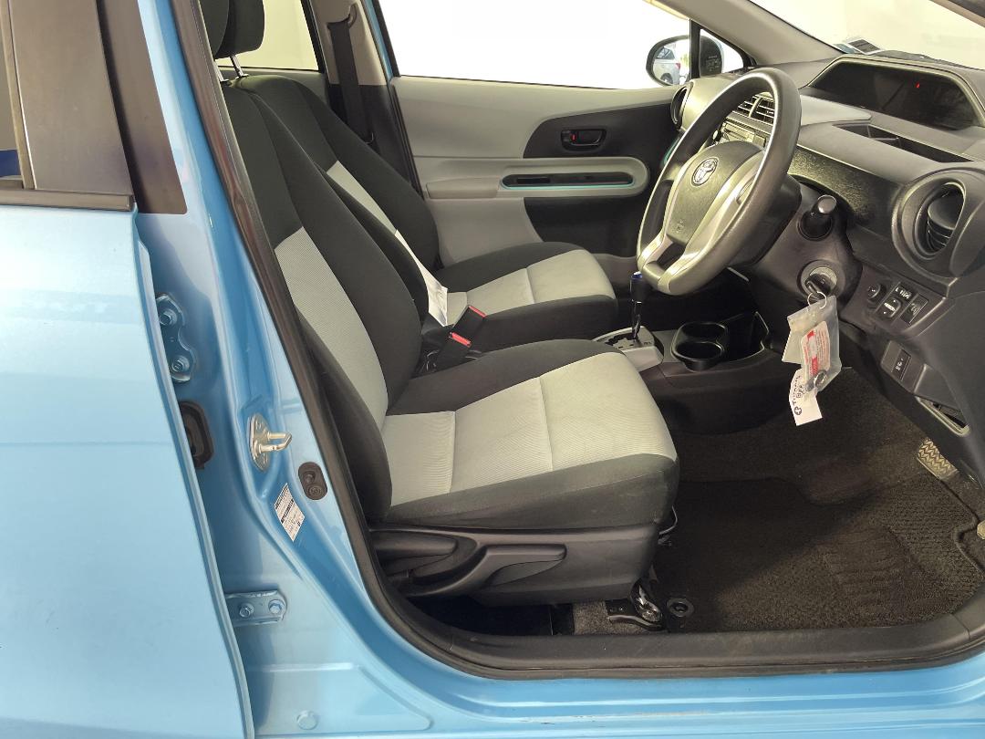 Photo '16' of Toyota Aqua Photo '16' of Toyota Aqua