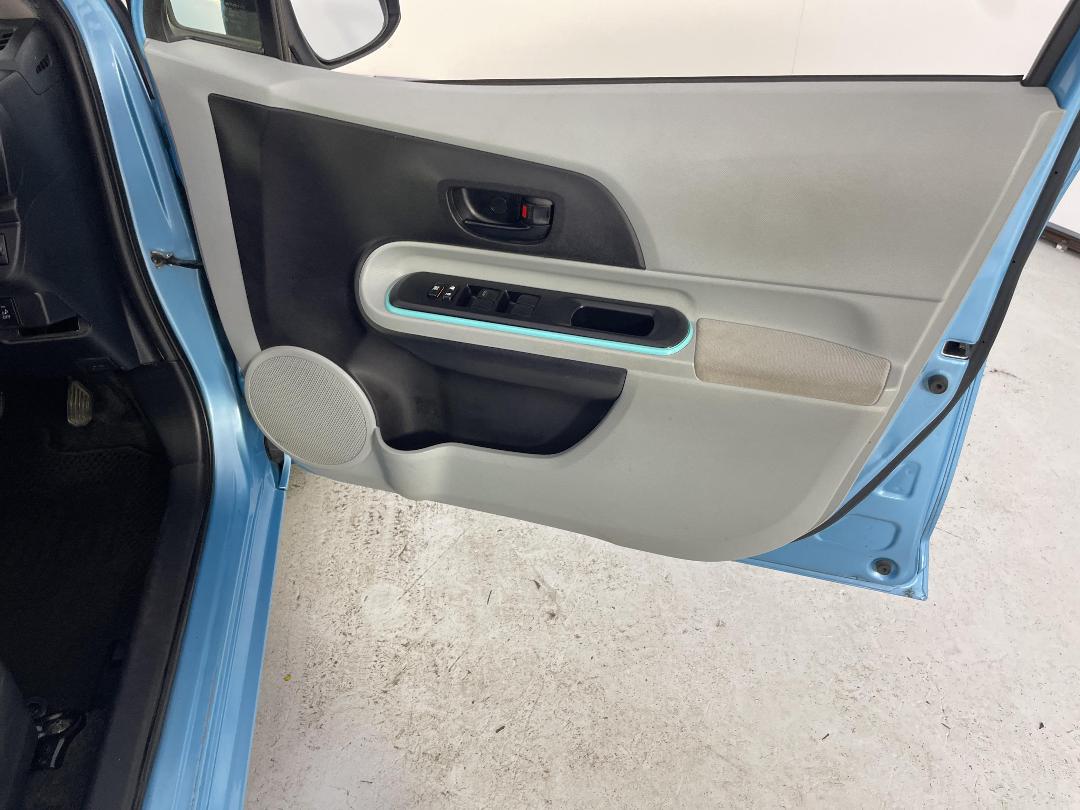 Photo '15' of Toyota Aqua Photo '15' of Toyota Aqua