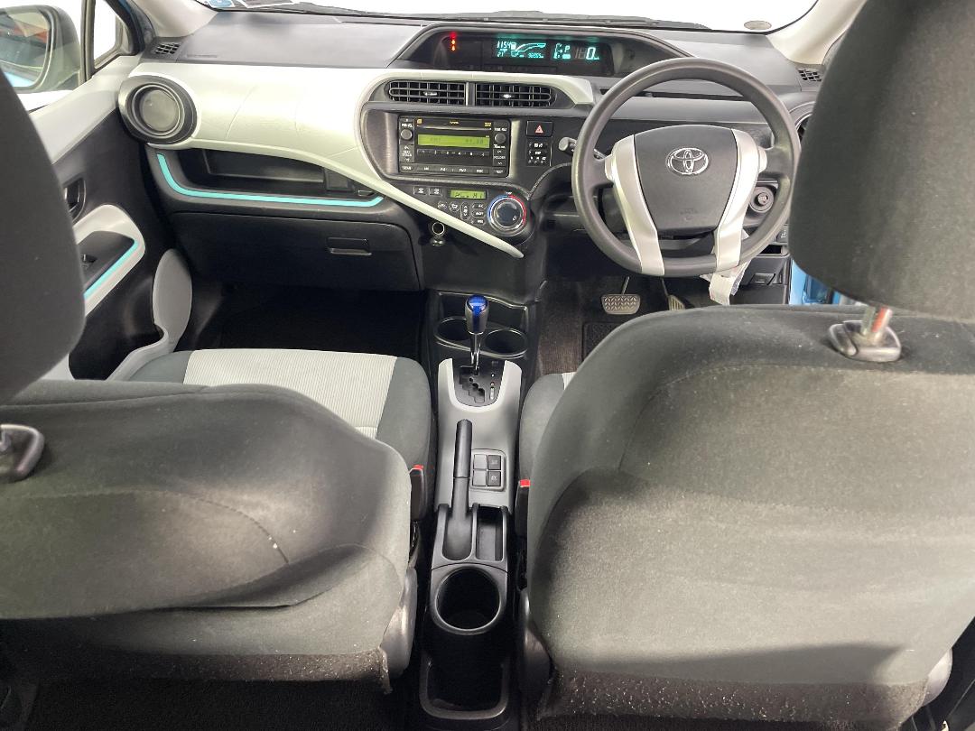 Photo '18' of Toyota Aqua Photo '18' of Toyota Aqua