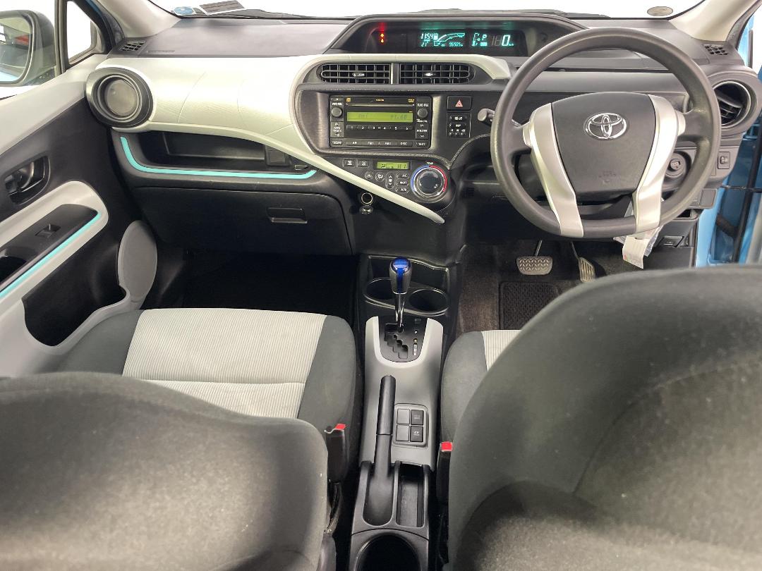 Photo '17' of Toyota Aqua Photo '17' of Toyota Aqua