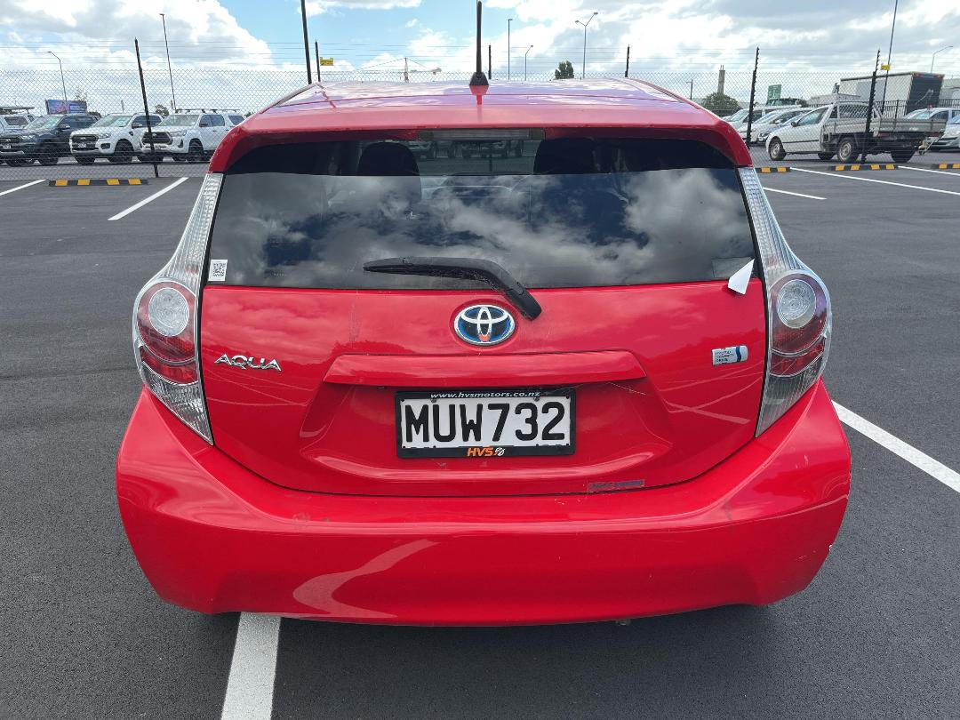 Photo '9' of Toyota Aqua Photo '9' of Toyota Aqua