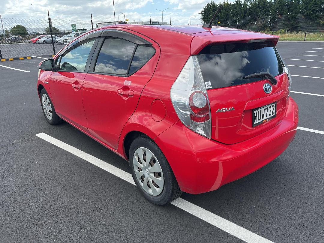 Photo '10' of Toyota Aqua Photo '10' of Toyota Aqua