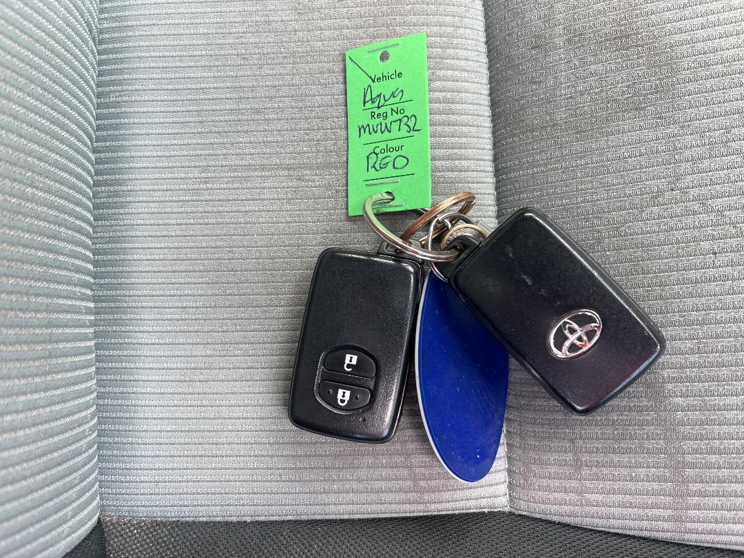 Photo '15' of Toyota Aqua Photo '15' of Toyota Aqua